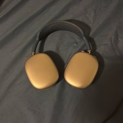 AirPod maxes with box