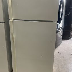 Kenmore Refrigerator Too Freezer White       Hablo Español 