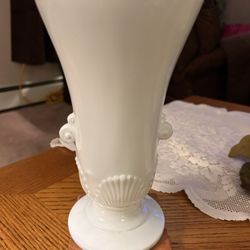 Vtg. Anchor Hocking Vitrock Art Deco White Milk Glass Vase 8” X 4.5”.