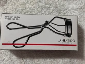 Eyelash curler