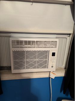 Window AC almost new