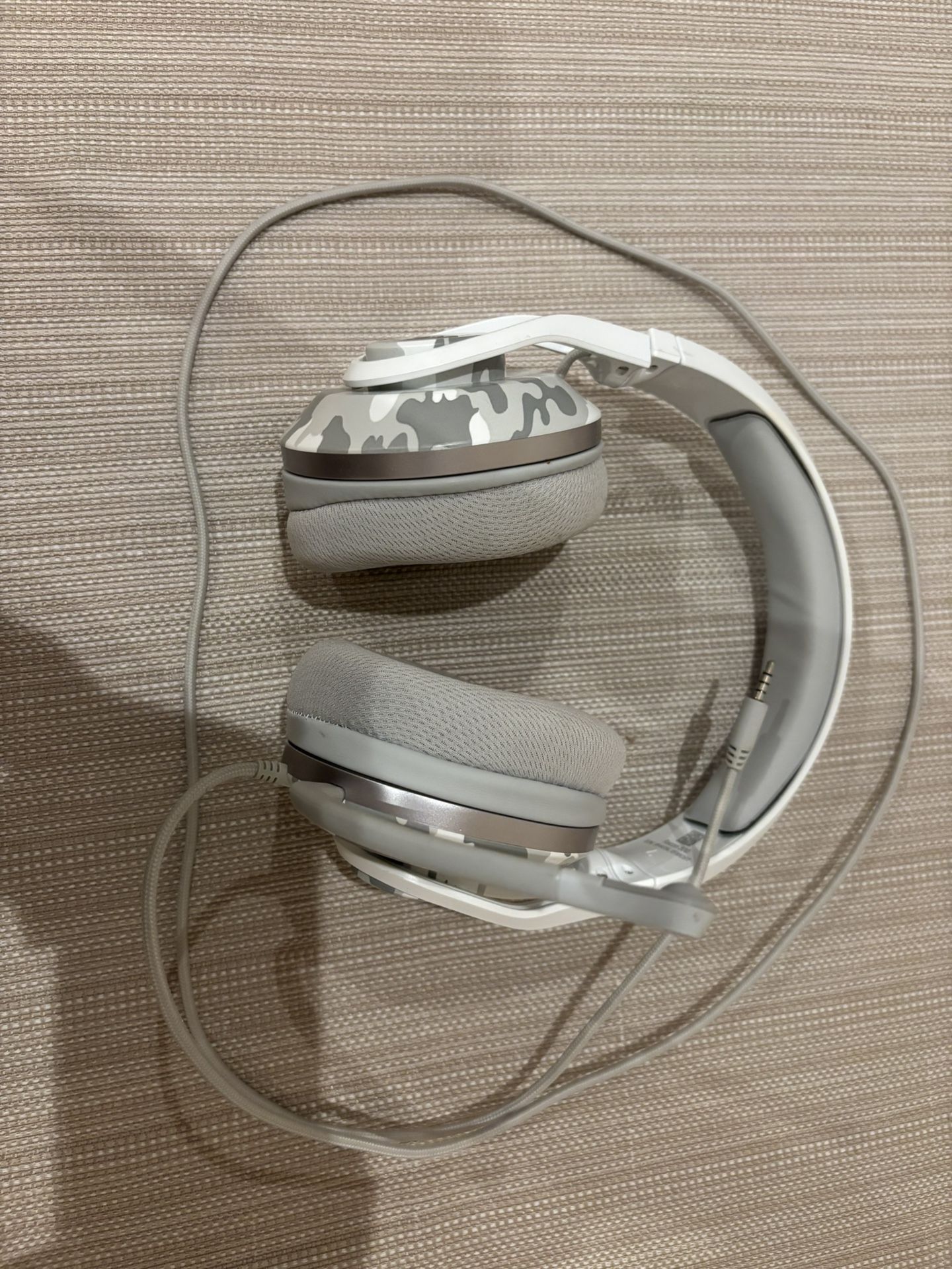 Xbox Grey Camouflage Headphones With Microphone And Microphone Mute Button