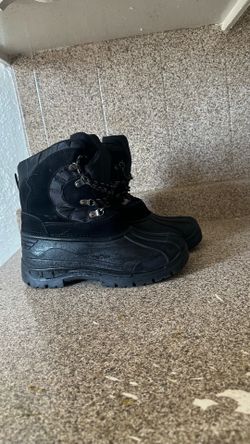 Snow boots size 9