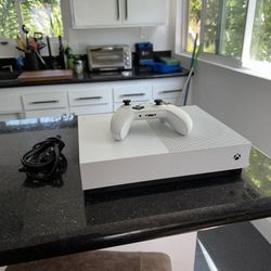Xbox One S - 1TB with controller 