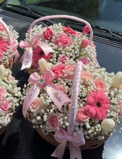 Floral arrangement basket