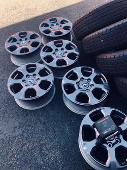 New Bronco 17” alloys set of 5 $200. $40 ea