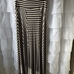 Woman’s Long Skirt Black & White
