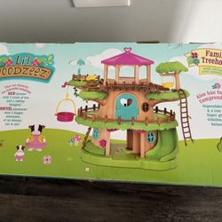 Li’l Woodzeez Toy Treehouse with Elevator 22pc Playset