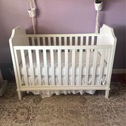 Baby/ Toddler Crib-bed With excellent Mattress 