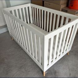 Baby Crib - Height adjustable (Delta) & And Standard Mattress