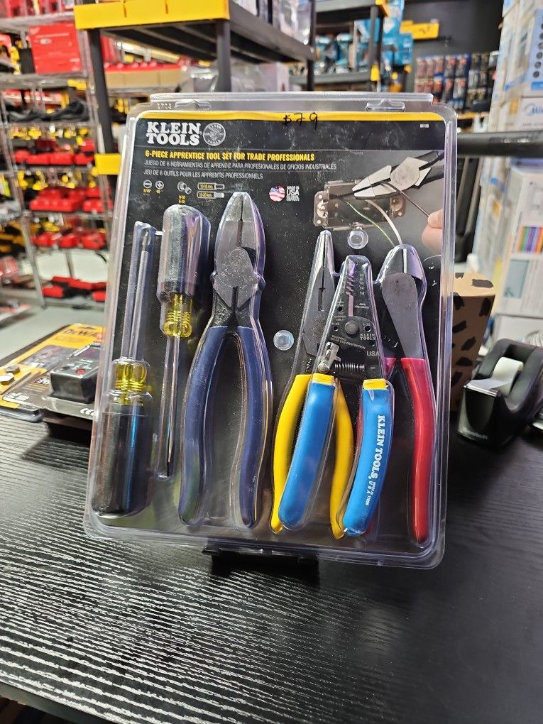 Klein Tools
6-Piece Apprentice Electrician Tool Set (94126)