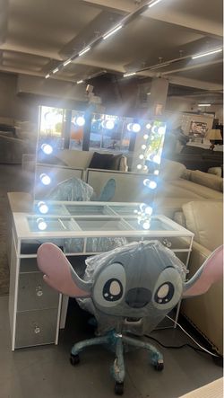 White Vanity Desk with Hollywood Mirror