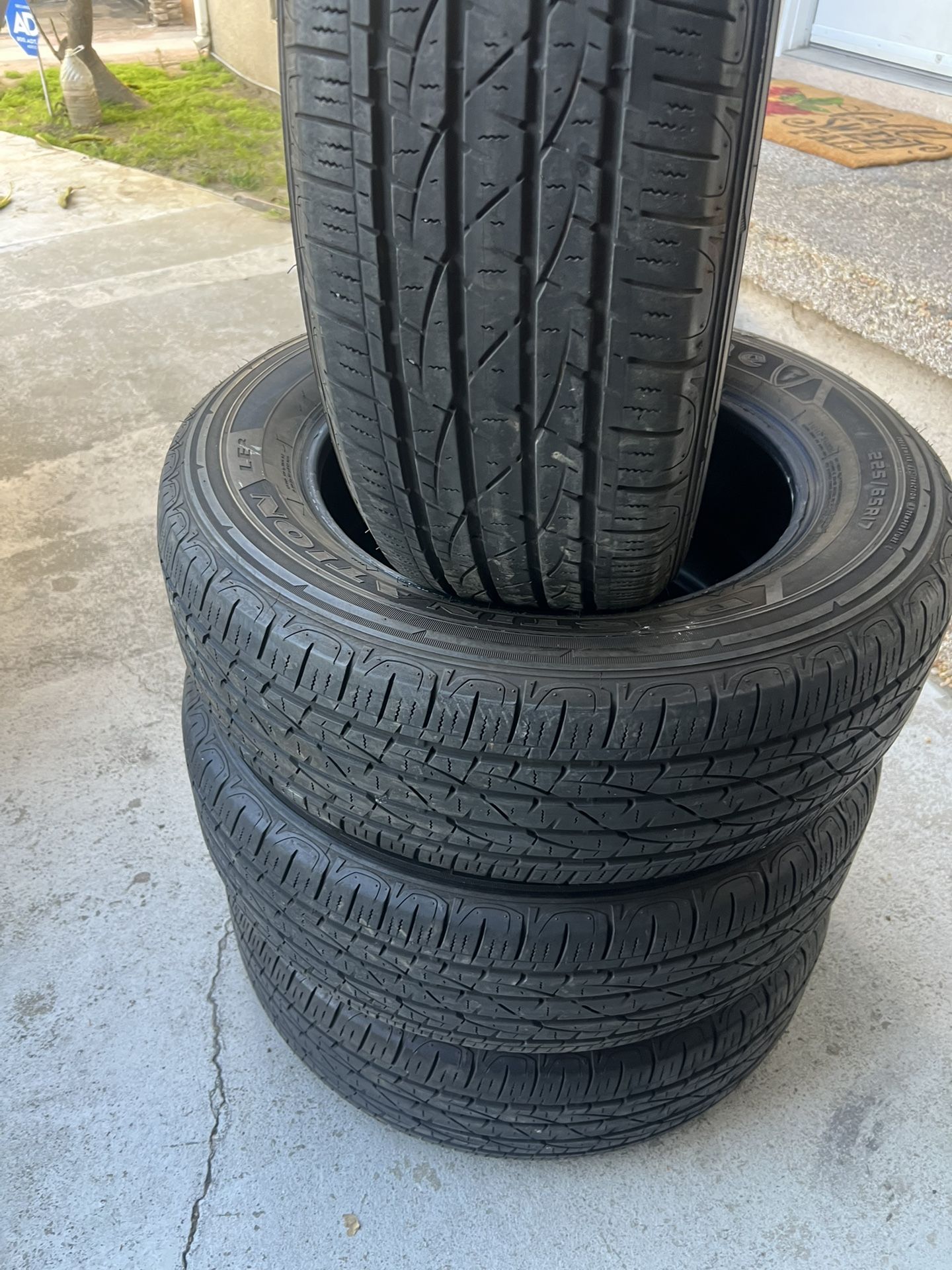 225/65/17 Used Firestone Tires 60% Life Left 225/65r17 Llantas Usada Firestone 60% De Vida