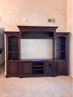 Vendo este mueble para  poner una tv  de 55” o 65”