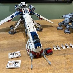 LEGO Star Wars: Republic Dropship with AT-OT Walker