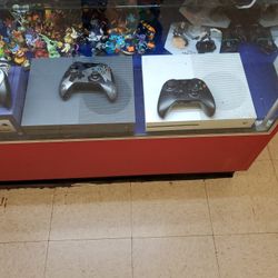 Xbox One Controller And Cables  