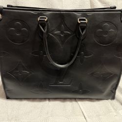 Black On The Go Tote  GM