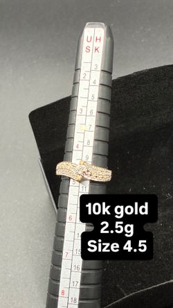 Diamond 10k gold ring