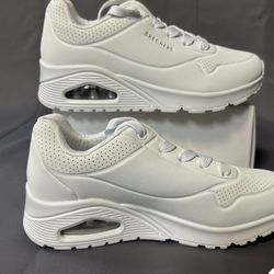 New SKECHERS  Size 9.5 New No Box 