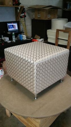 Beautiful. Squert ottoman!!!