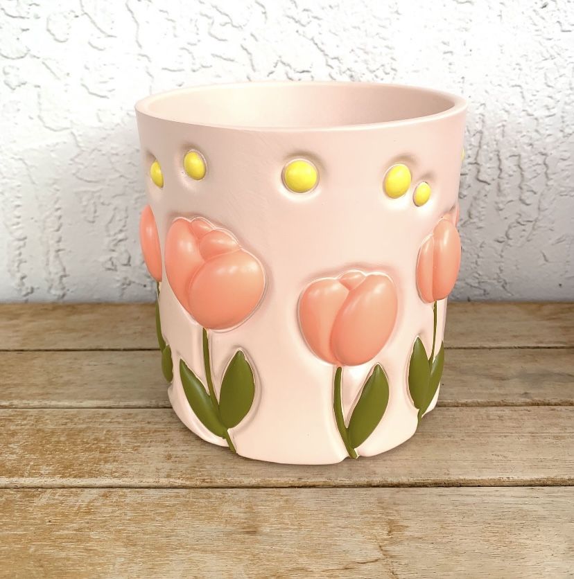 GUGUGO Planter 🌸See Pictures🌷 Two For $30.00. GUGUGO Is The Name Brand🌼Please Read Description