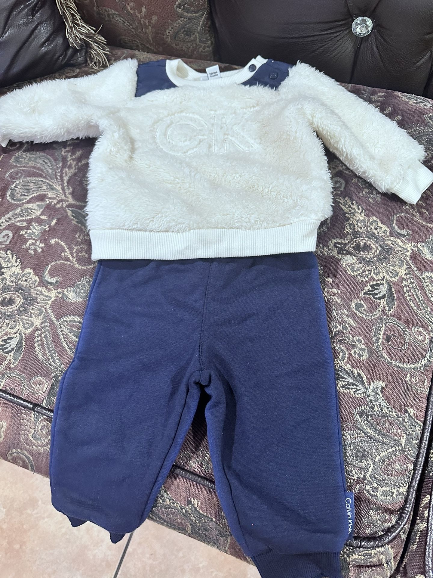 Calvin Klein Size 3/6 Meses $5