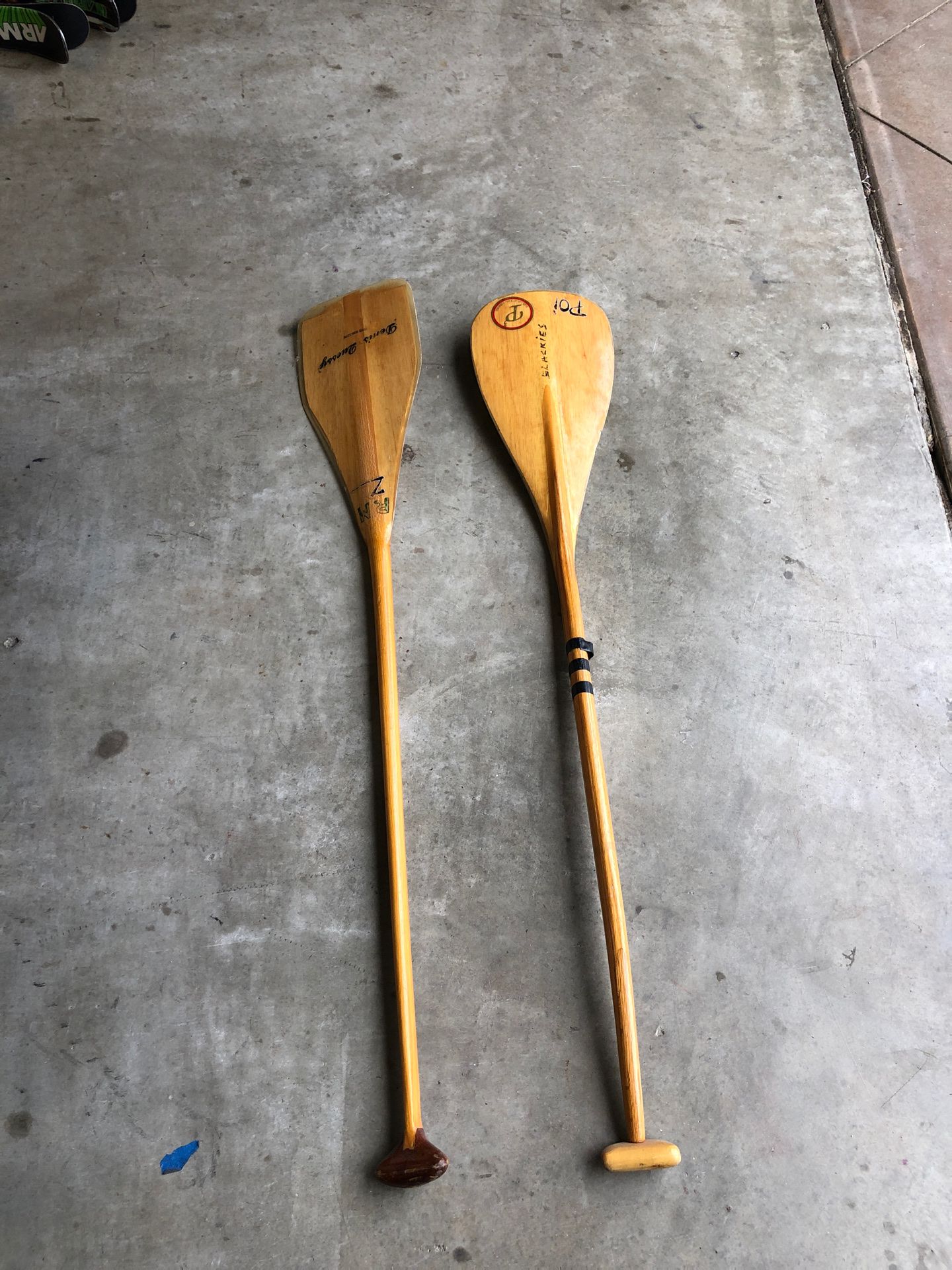 Outrigger canoe paddles