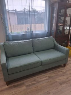 Nice couch, clean and in good condition