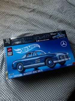 Hot Wheels Brick Shop Mercedes-Benz 300 SL 1600-Piece Building Set