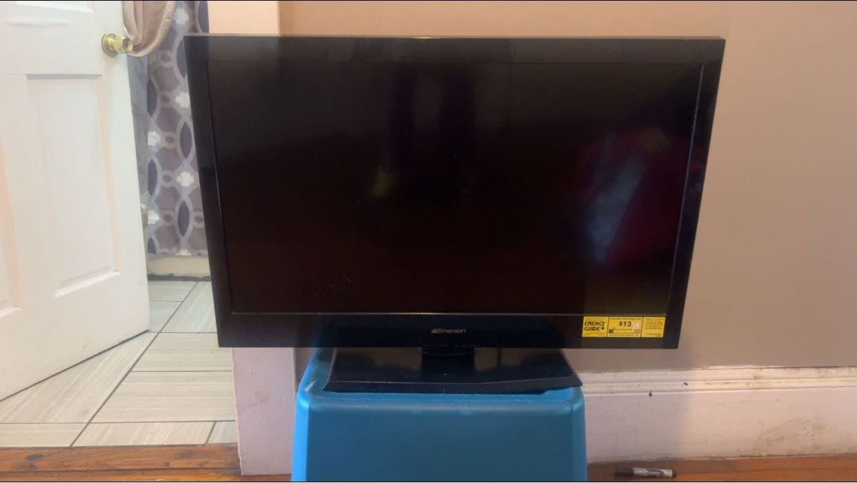 36 Inch Emerson Flat Screen