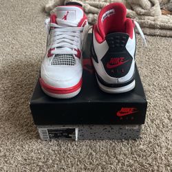 Jordan 4 Retro Fire Red 5.5 