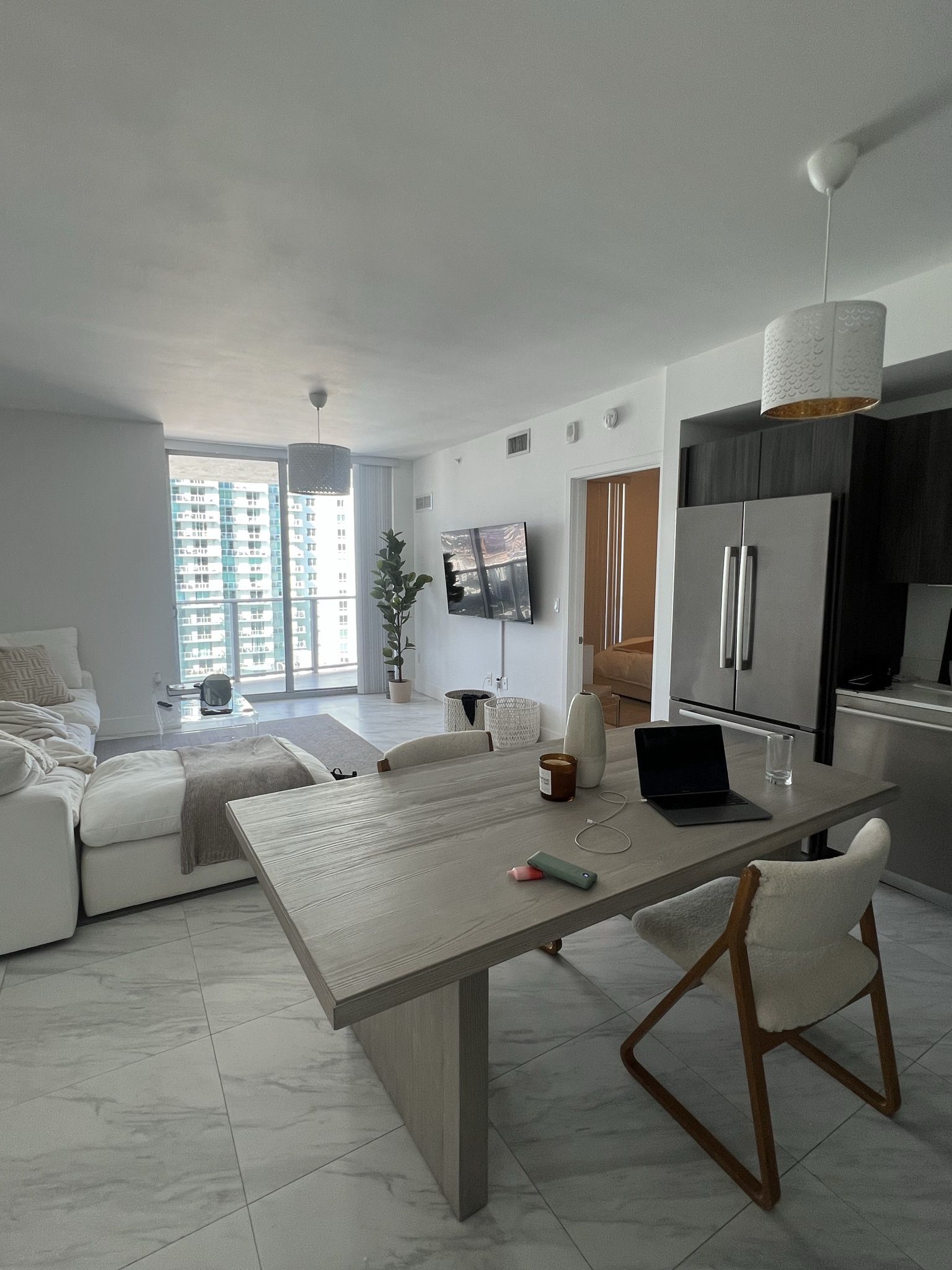 Dining table- West Elm PERFECT CONDITION