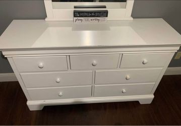 Dresser + 2 night stands