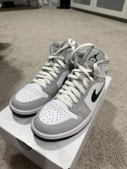 Womens Size 7 Jordan 1