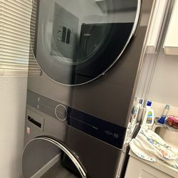 LG  Wash Laundry Center in Black Steel