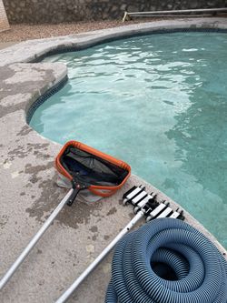 Pool C.l.e.a.n.i.n.g.