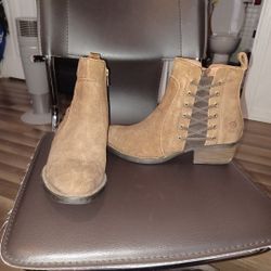 Slightly Uses Woman Boots