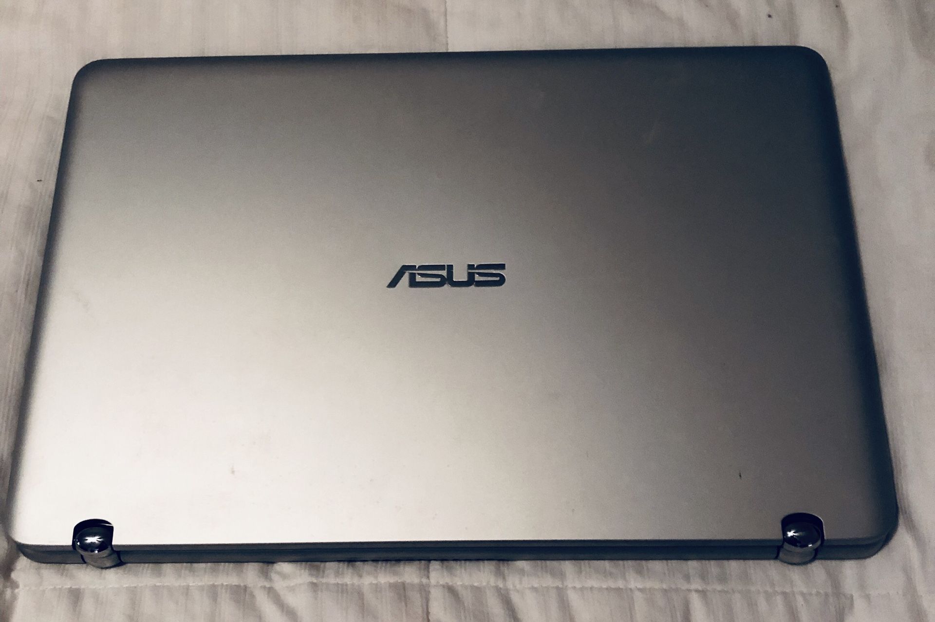 Asus. i5 intel processor, 1 tb memory, touch screen, 2 in 1, 15.6 inch convertible