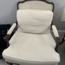 Very classic chairs in good condition, super comfortable.