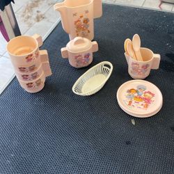 1976 Suzy Angel Tea Set 