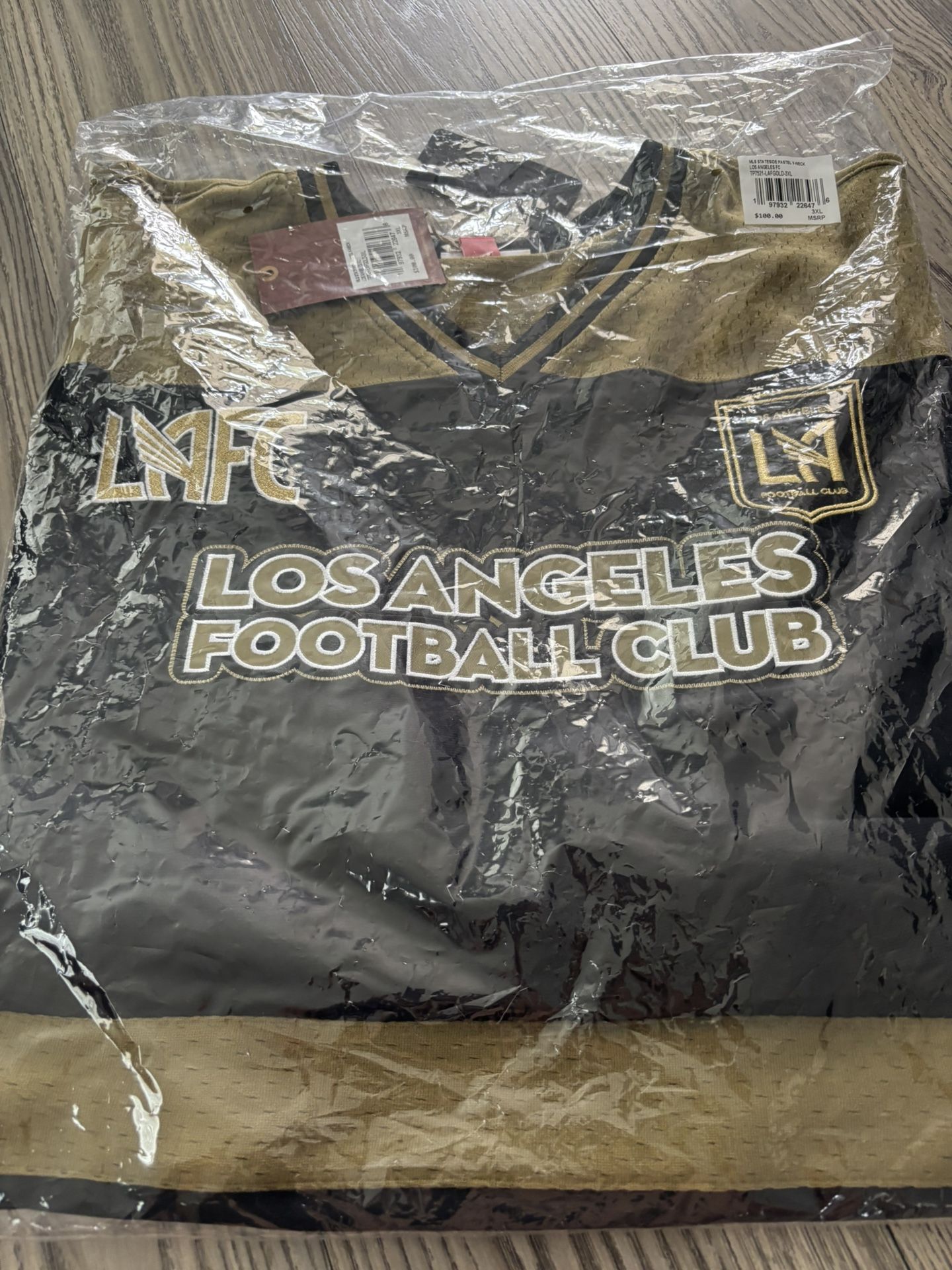 3xl LAFC Pastel V Neck