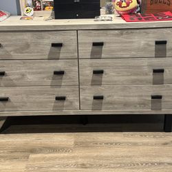 Dresser & Nightstand 