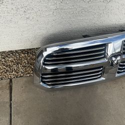 13/18 Ram 1500 Laramie Grill Oem