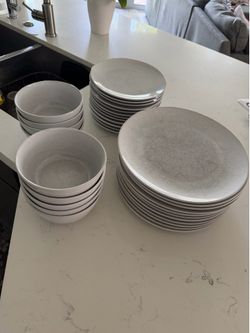 FREE Dinnerware Set – Plates & Bowls (White)