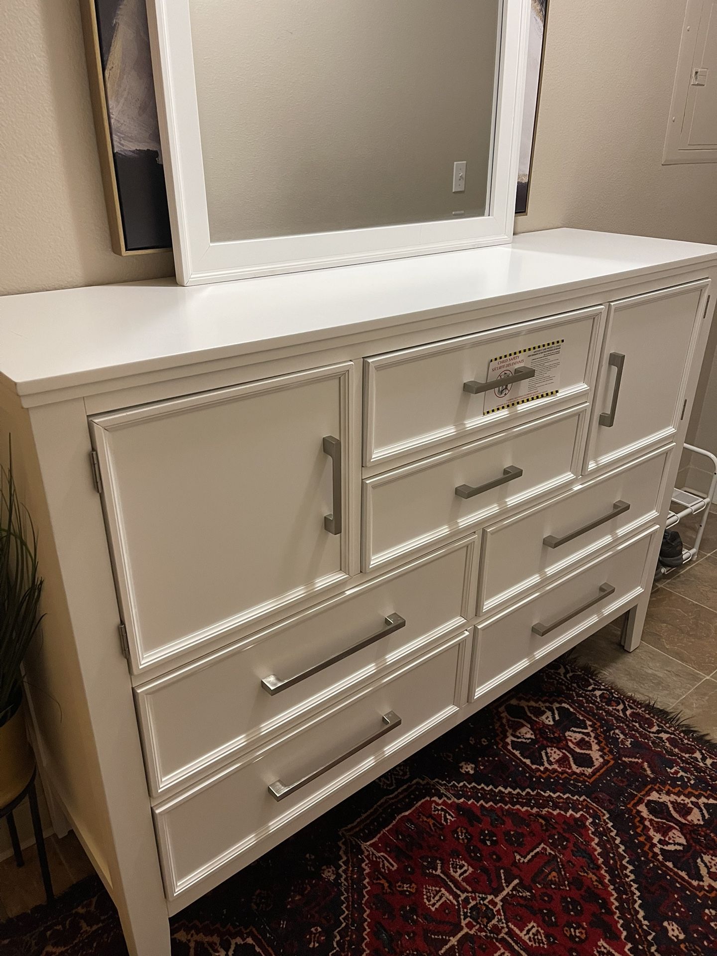 Dresser With Mirror