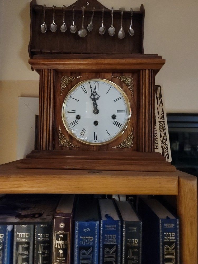 Old World Widing Clock For Mantel
