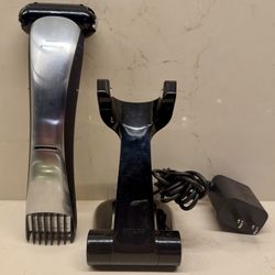 Philips Norelco Electric Shaver with Charging Stand and Power Adapter