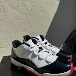 jordan 11s concord bred lows SIZE 11.5