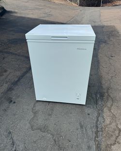 Freezer household deep chest (delivery available)