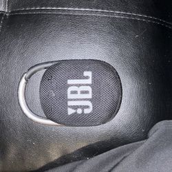 JBL Clip 4 